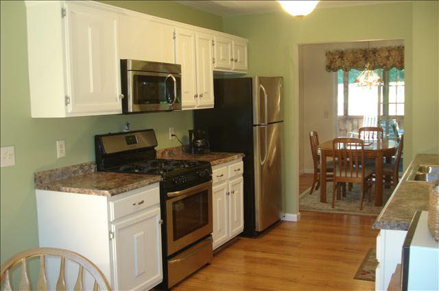 I am in ♥ with the kitchen in our HOUSE.