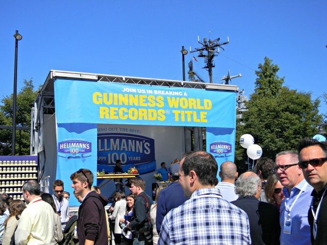 Hellmanns100-650x487