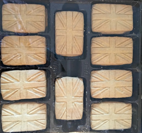The tin contains 24 "Union Jack" shortbread cookies. 